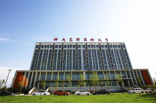 西安科大高新国际课程中心风景图 西安科大高新国际课程中心风景图