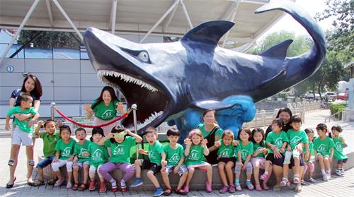 天津艾毅国际幼儿园师生图片